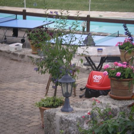 L'Auberge Fleurie Le Nayrac Exterior foto