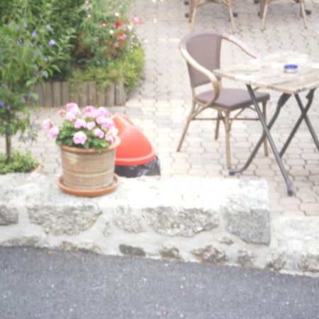 L'Auberge Fleurie Le Nayrac Exterior foto