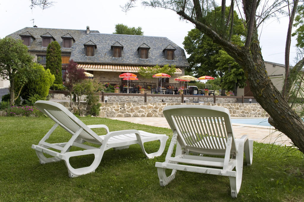 L'Auberge Fleurie Le Nayrac Exterior foto