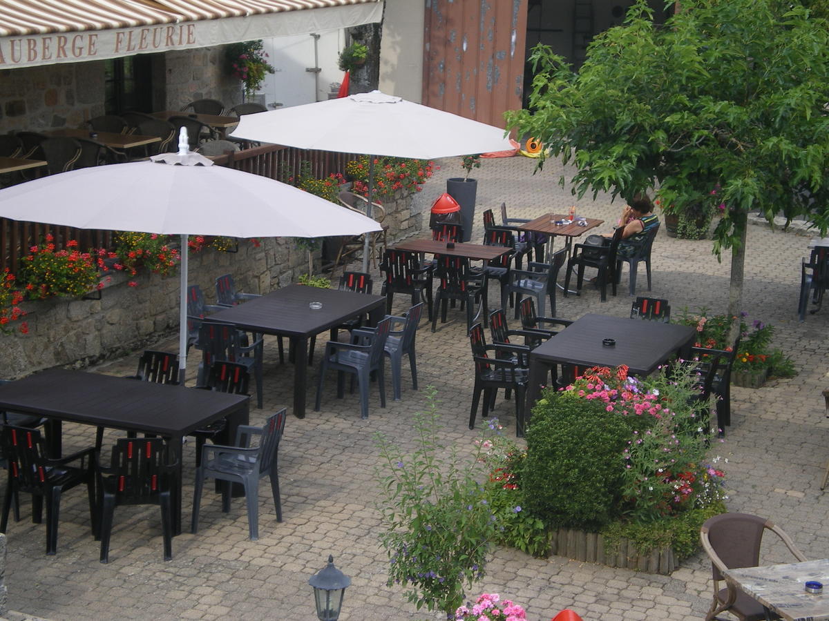 L'Auberge Fleurie Le Nayrac Exterior foto