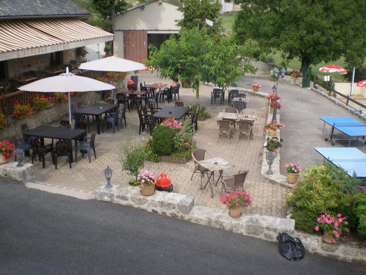 L'Auberge Fleurie Le Nayrac Exterior foto